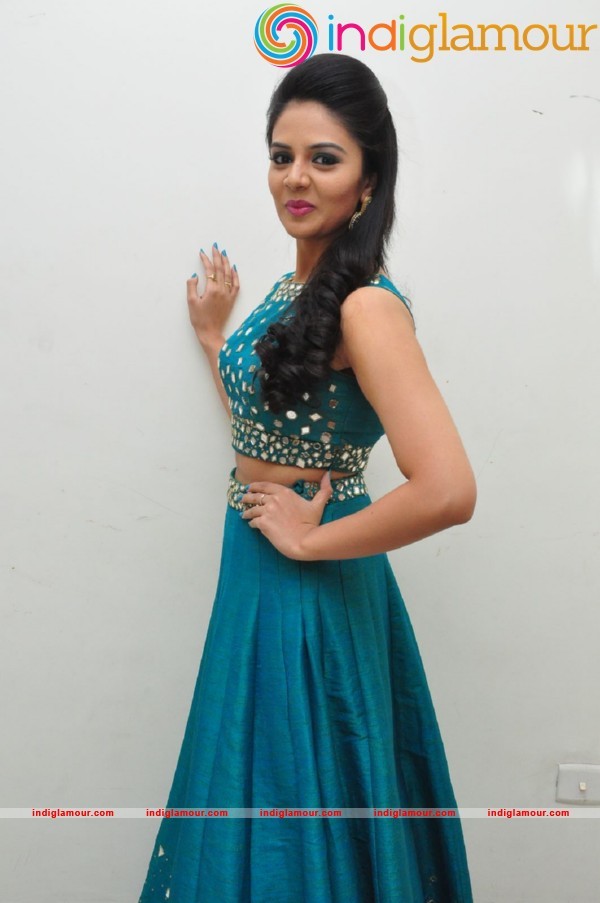 Sree Mukhi Actress hd photo