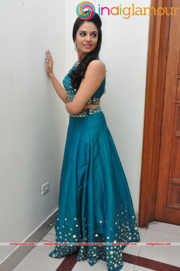 Sree Mukhi Actress hd photo