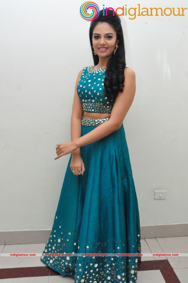 Sree Mukhi Actress hd photo