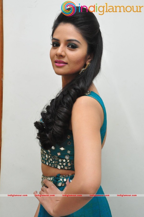 Sree Mukhi Actress hd photo