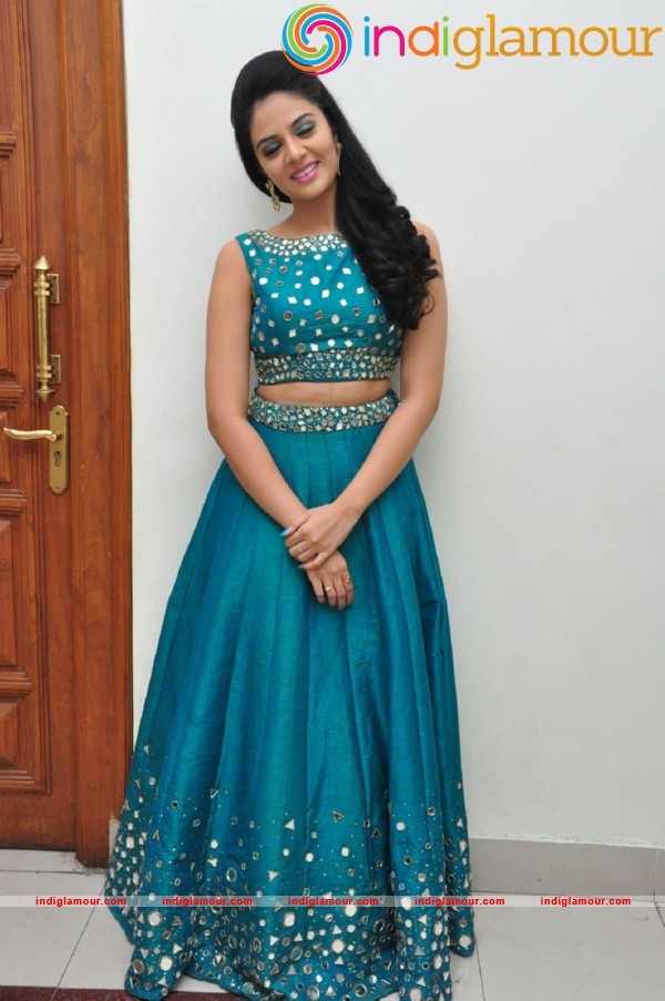 Sree Mukhi Actress hd photo