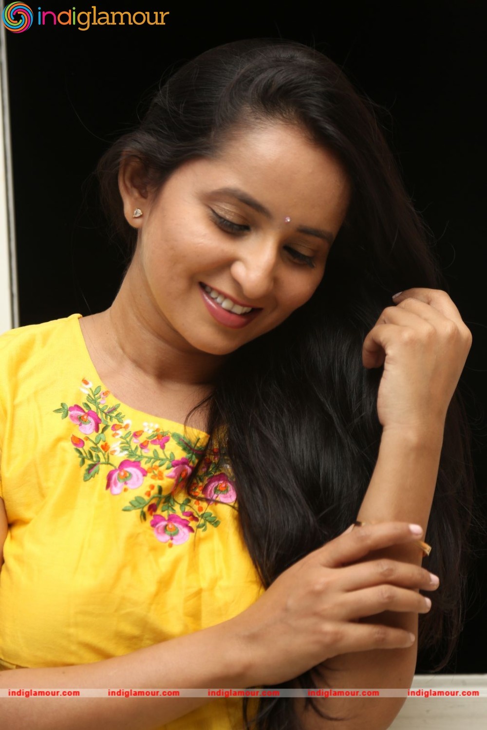 Ishika Singh Actress hd photo