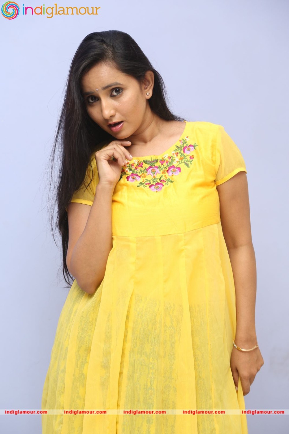 Ishika Singh Actress hd photo