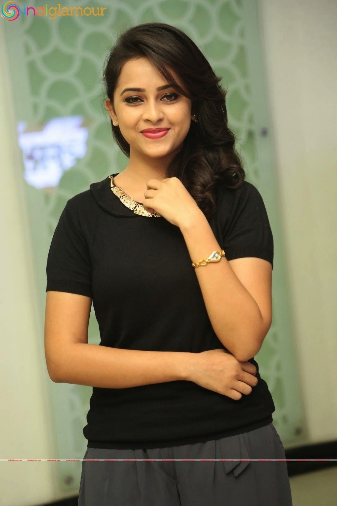 Sri Divya Actress hd photo