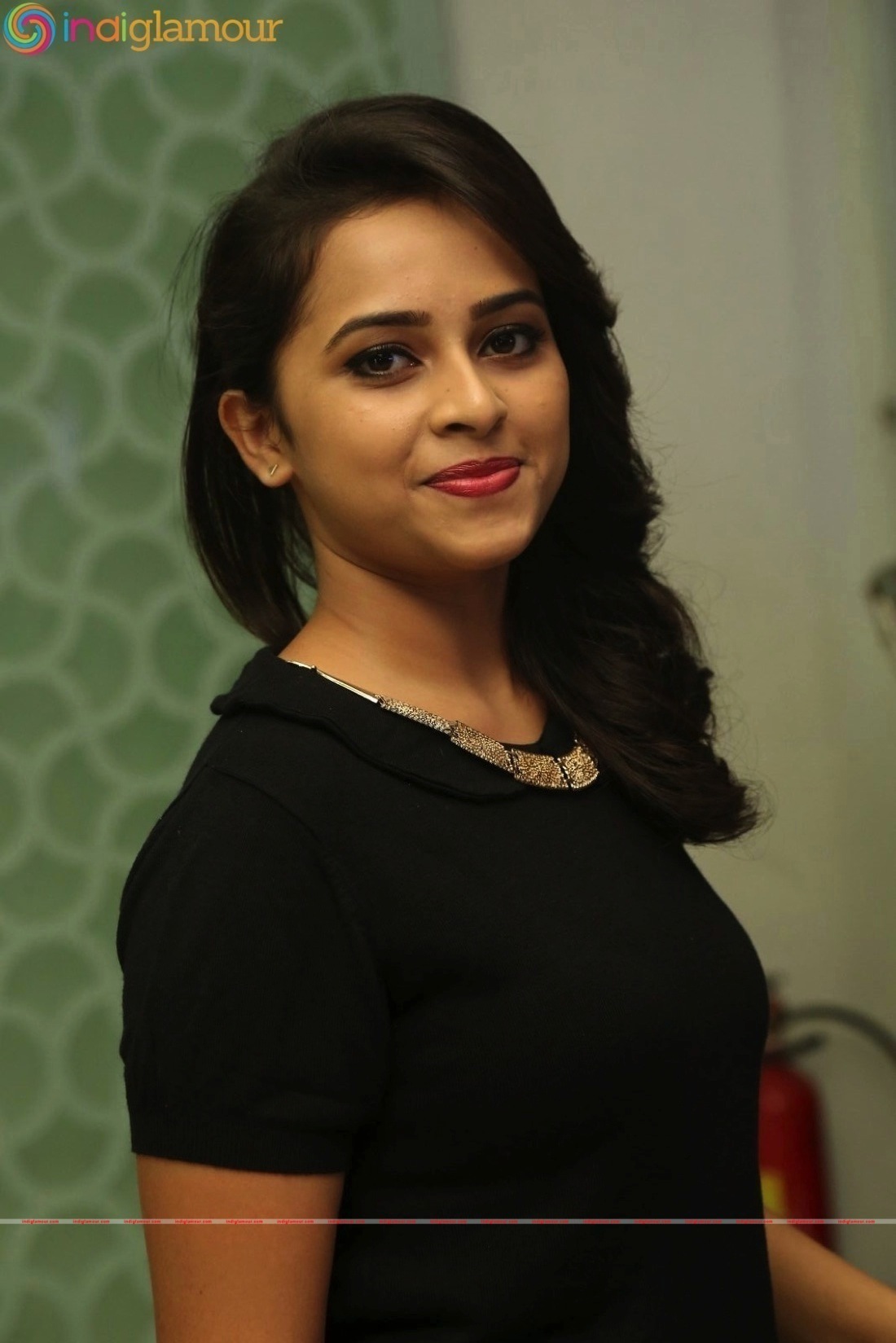 Sri Divya Actress hd photo