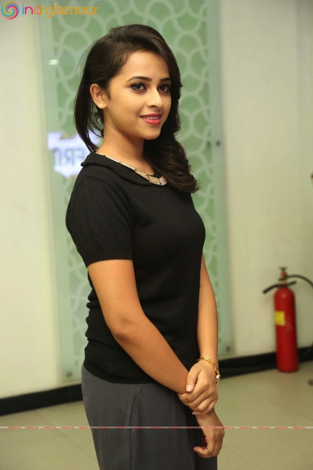 Sri Divya Actress hd photo