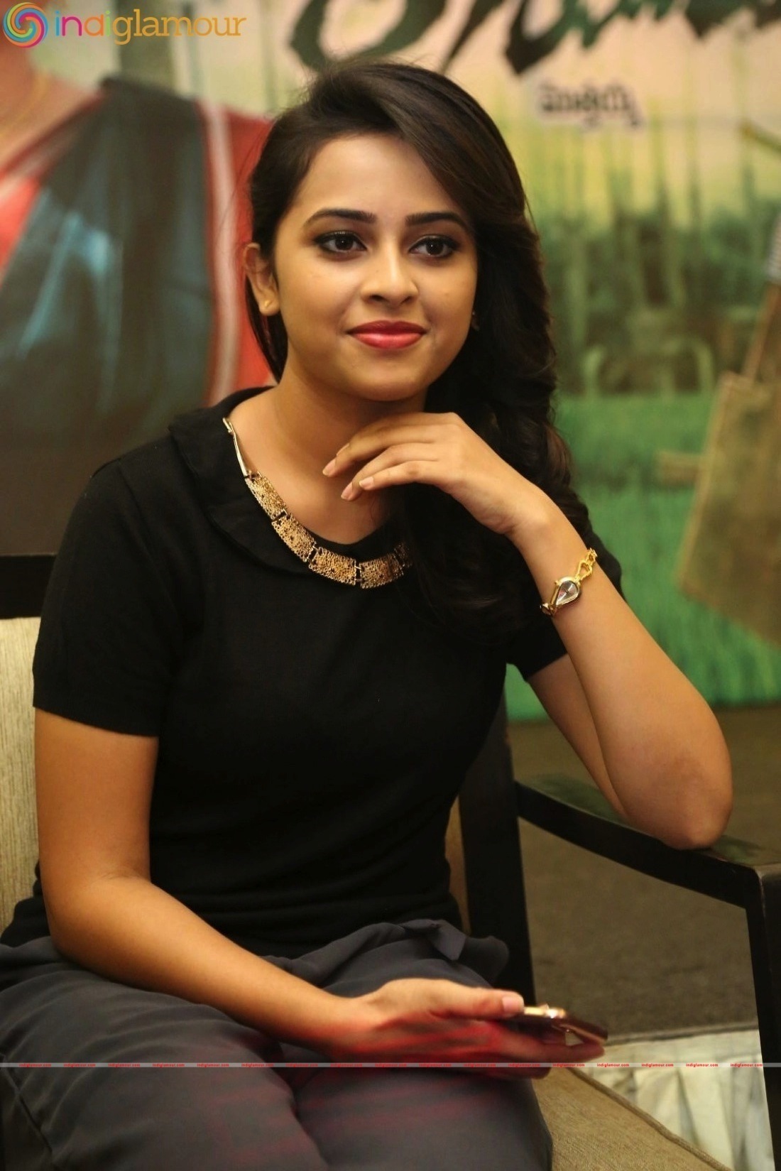 Sri Divya Actress hd photo