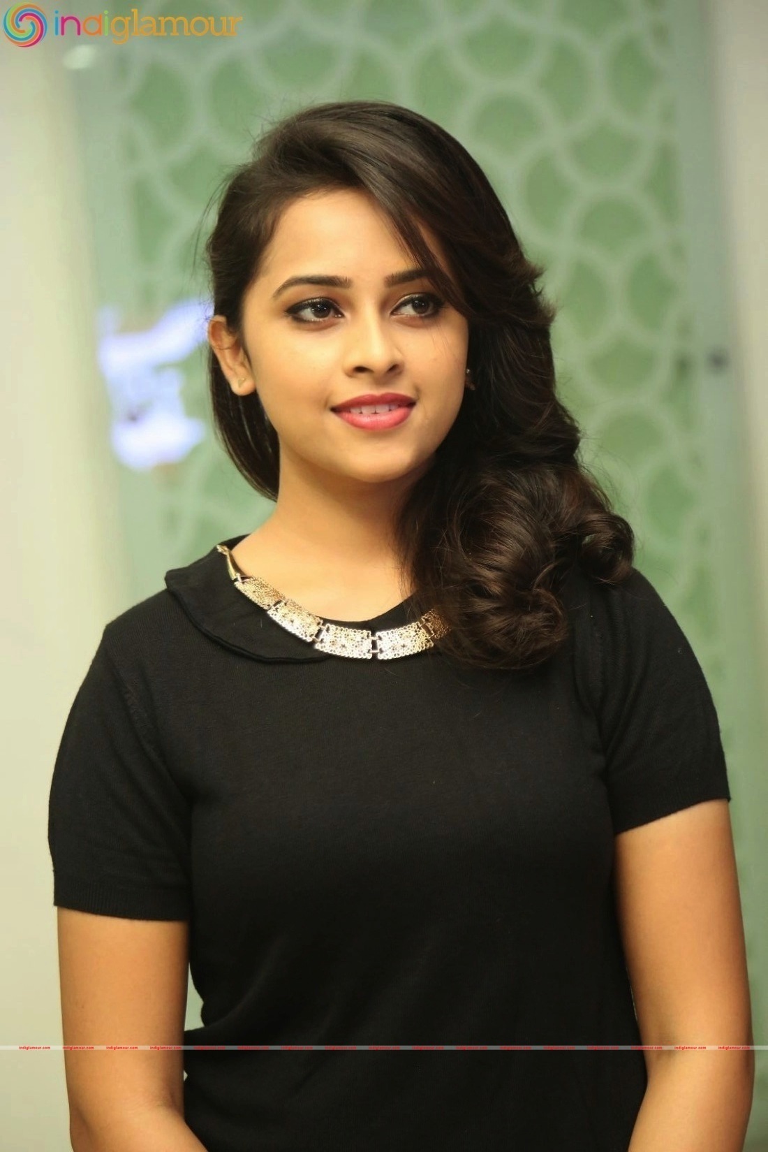 Sri Divya Actress hd photo