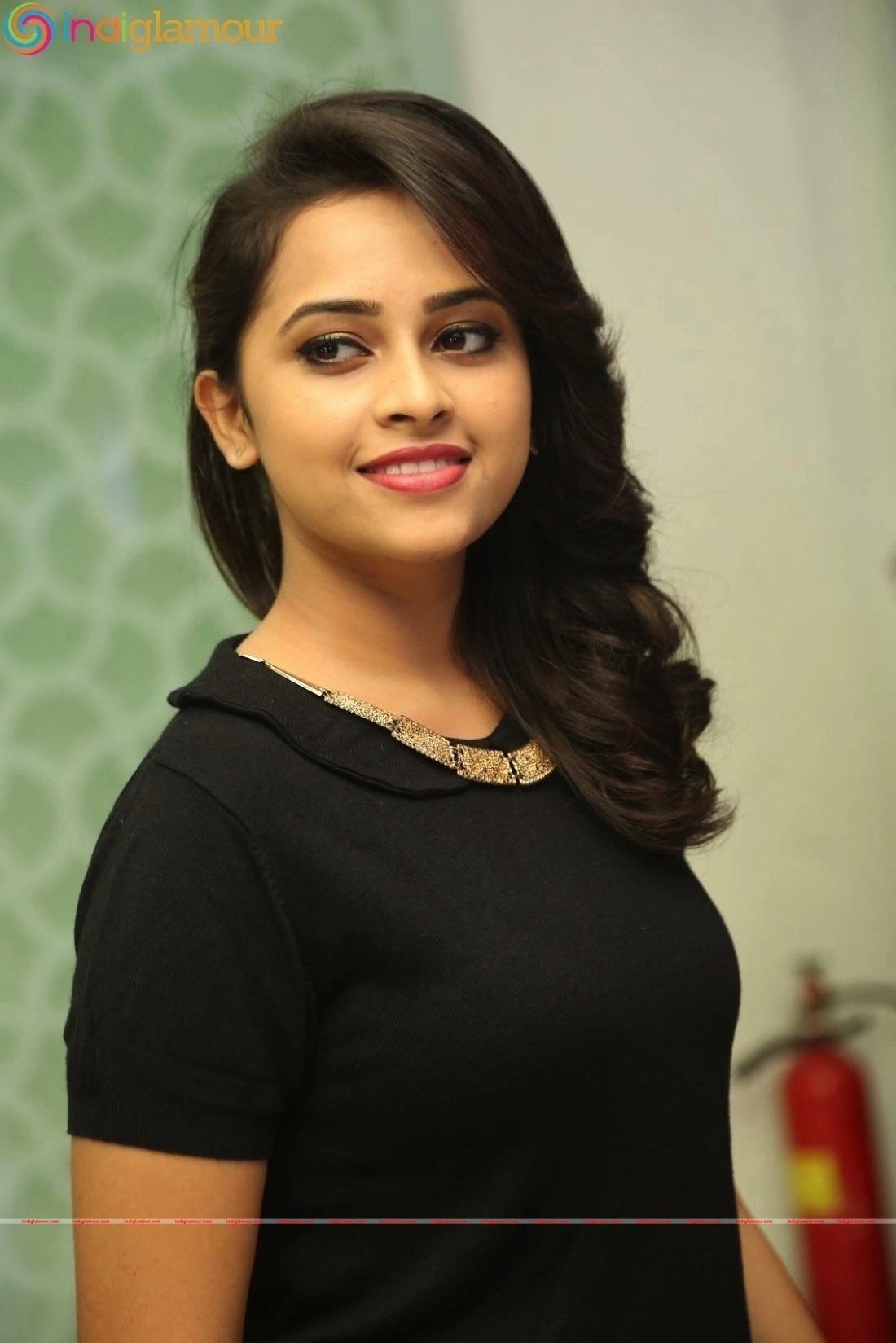 Sri Divya Actress hd photo
