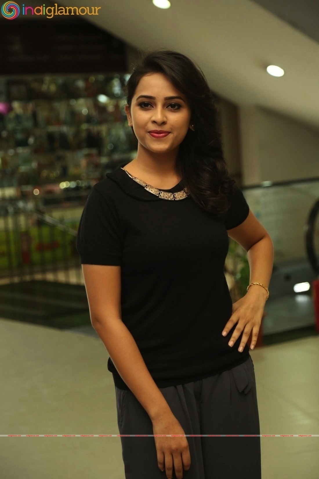 Sri Divya Actress hd photo