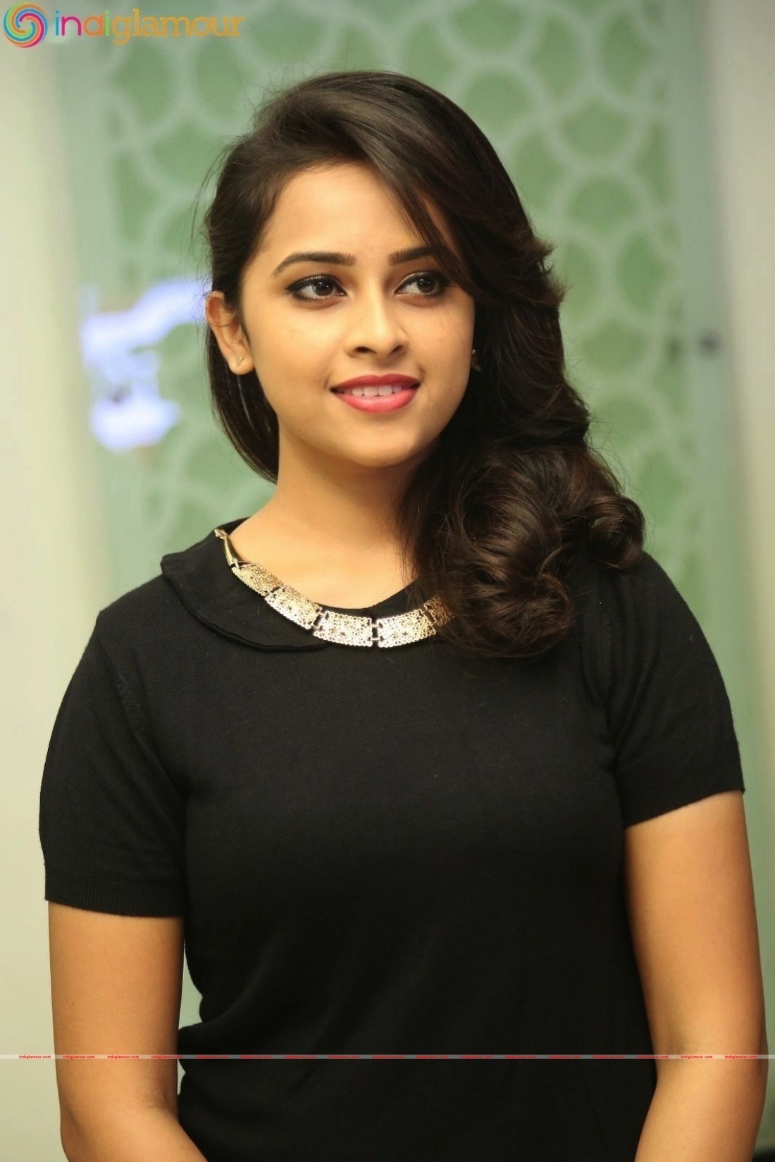 Sri Divya Actress hd photo