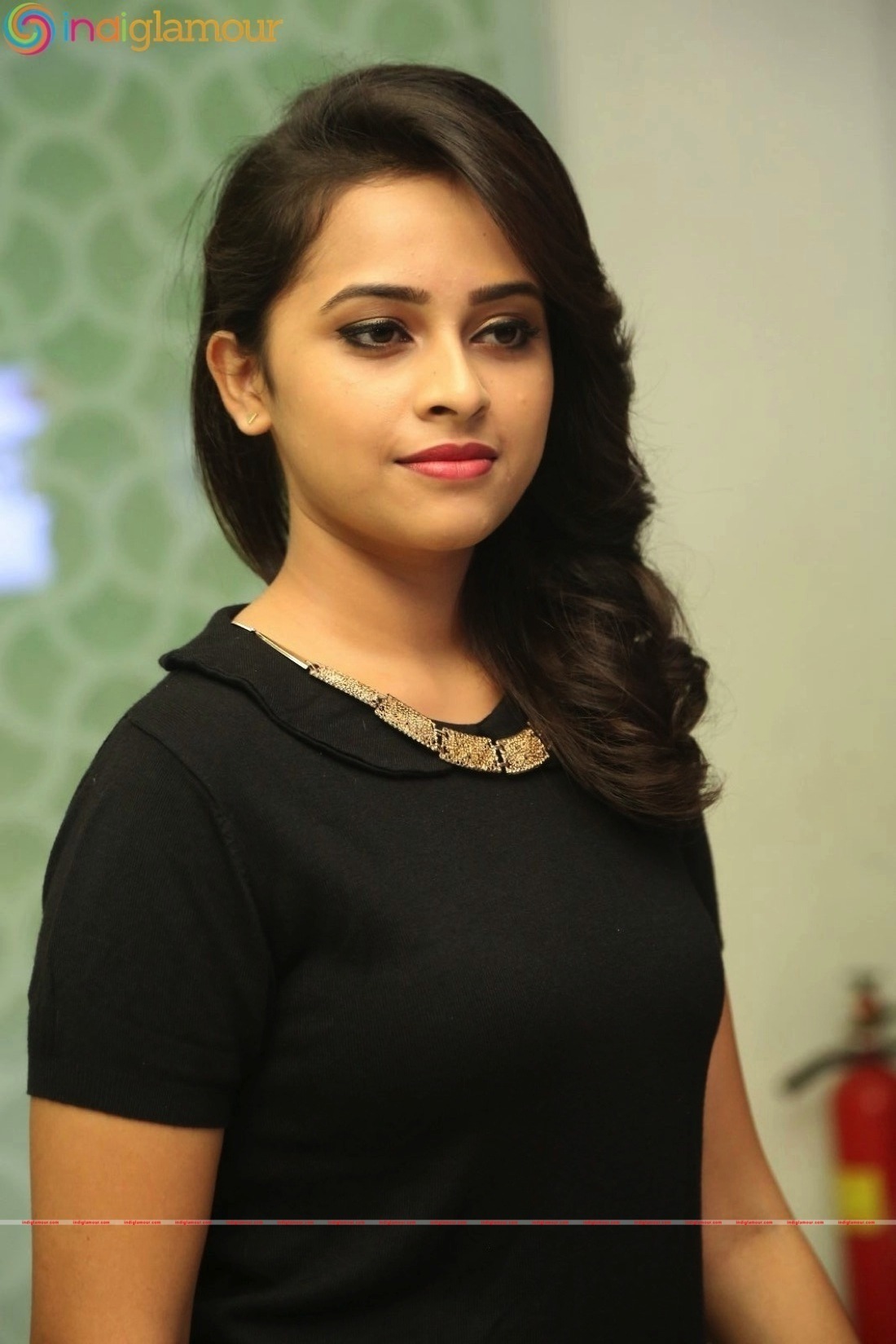 Sri Divya Actress hd photo