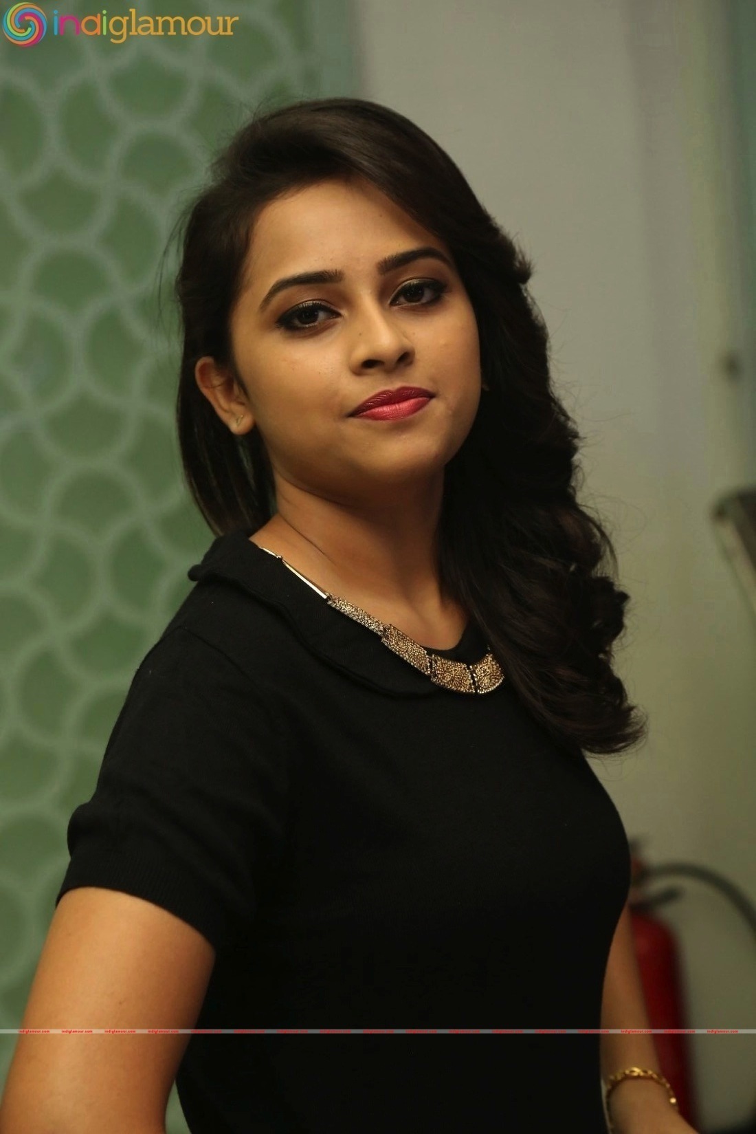 Sri Divya Actress hd photo