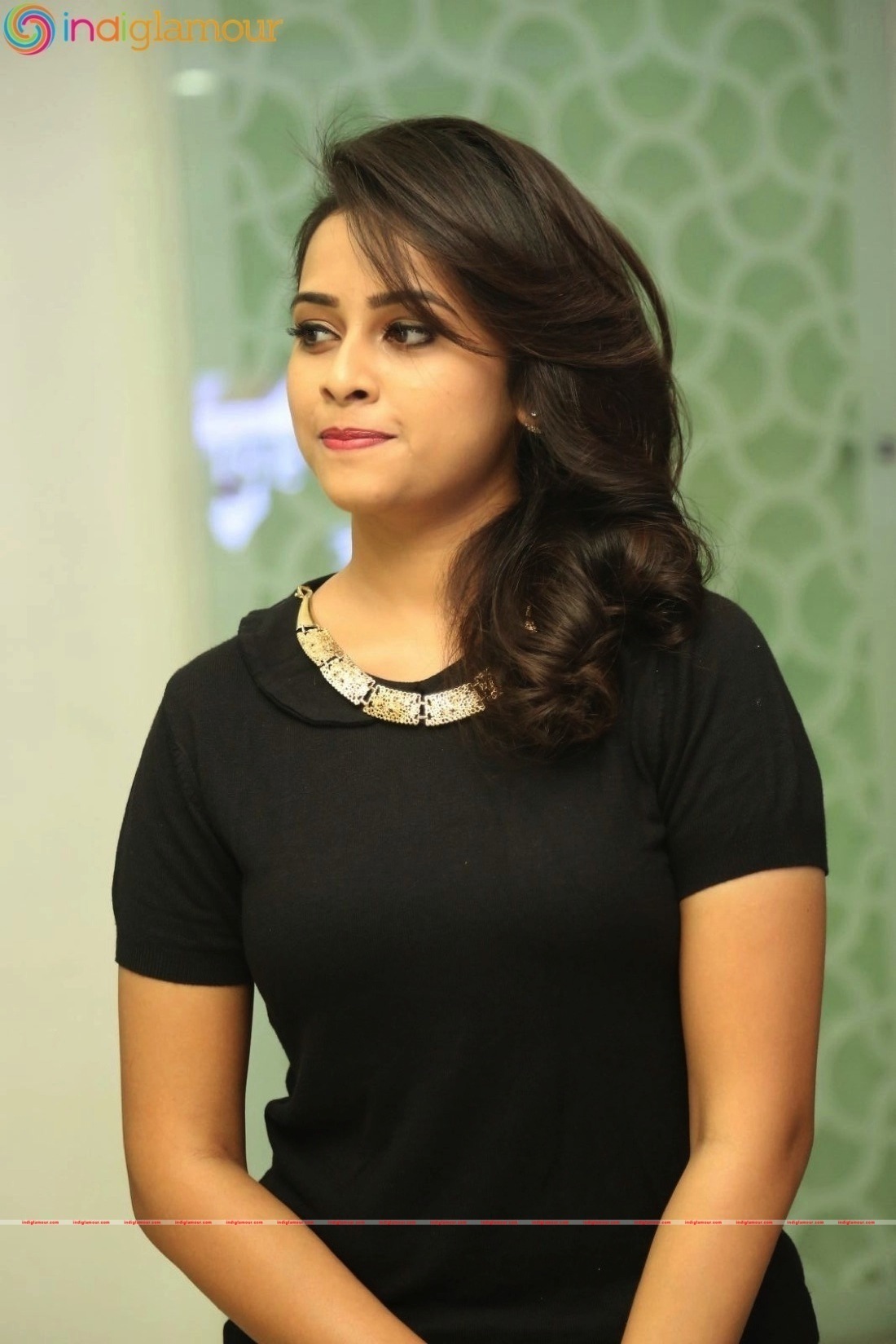 Sri Divya Actress hd photo