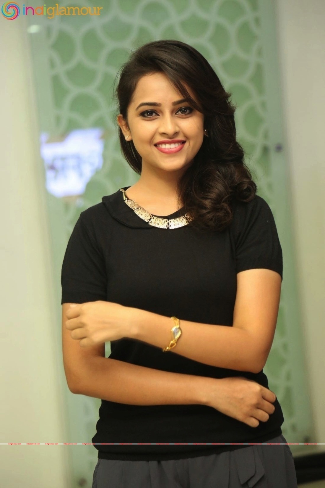 Sri Divya Actress hd photo