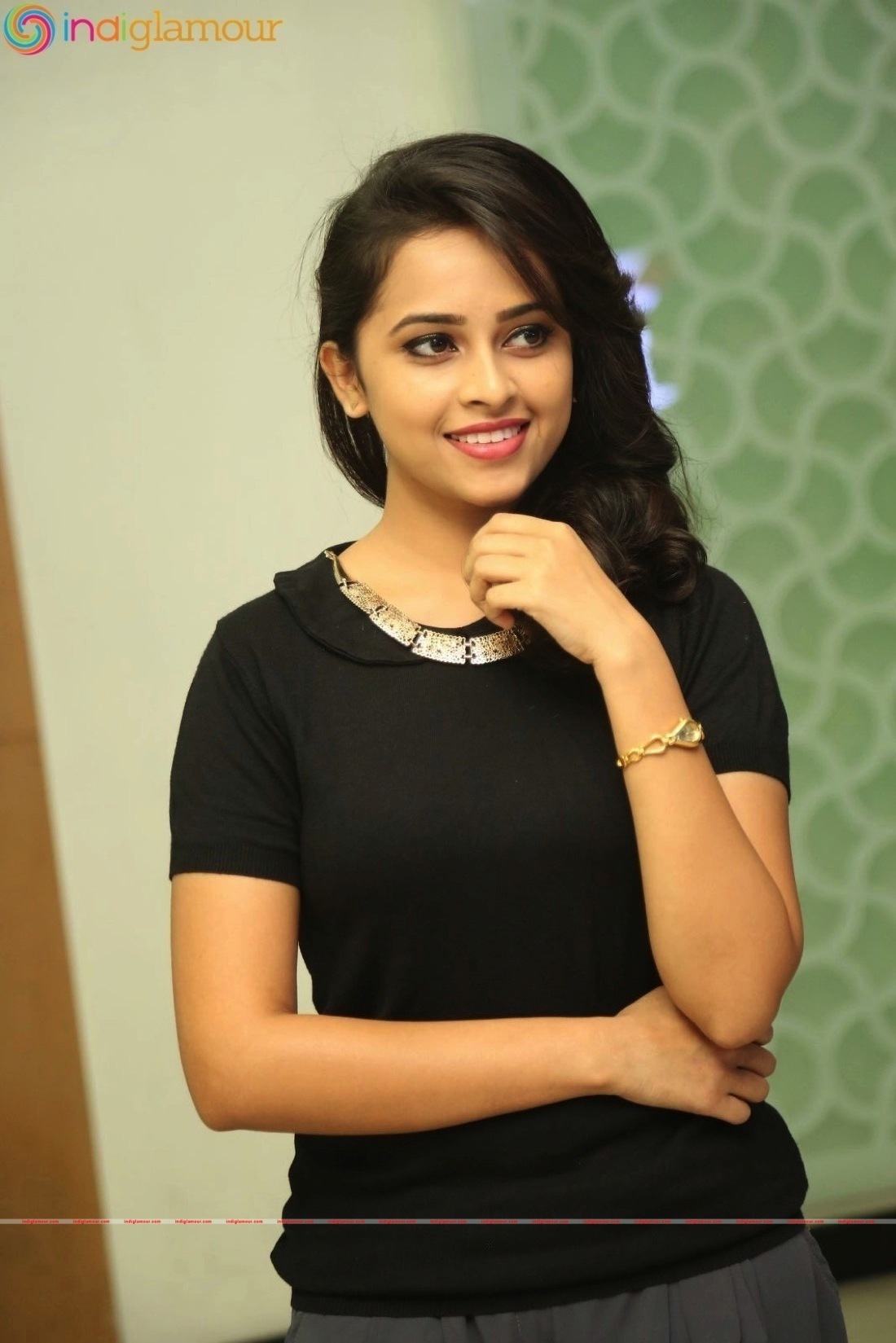 Sri Divya Actress hd photo