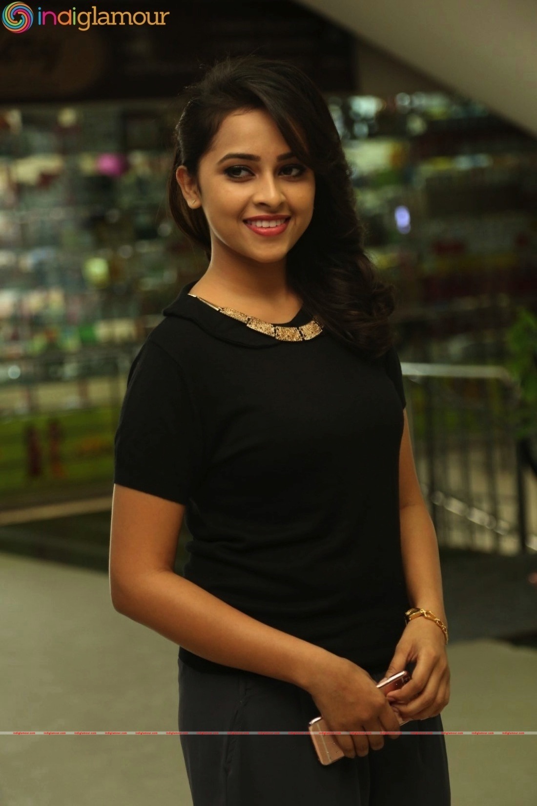 Sri Divya Actress hd photo