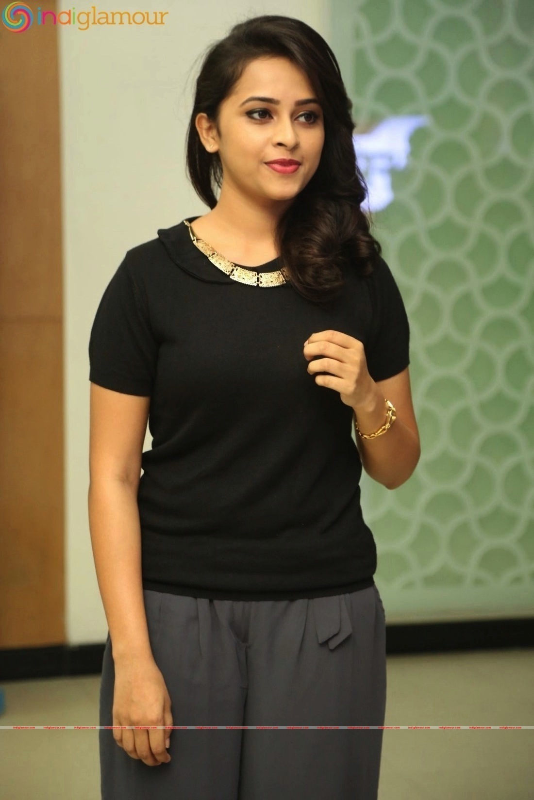 Sri Divya Actress hd photo