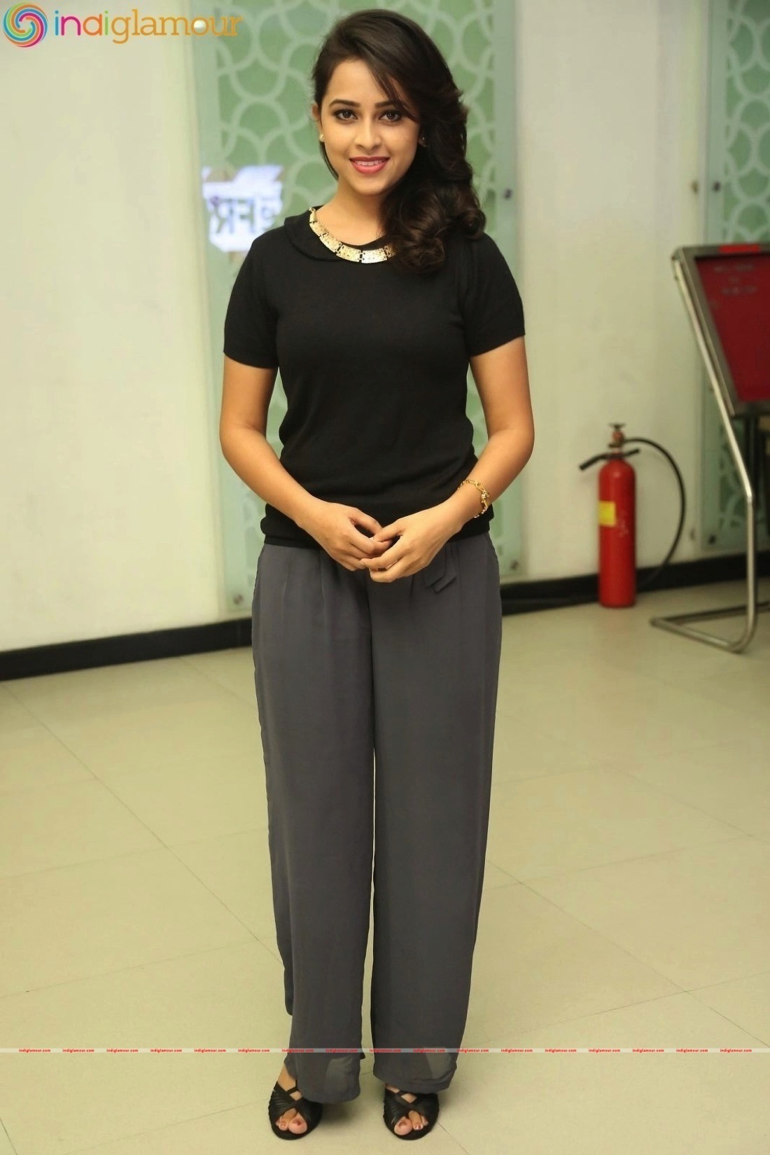 Sri Divya Actress hd photo