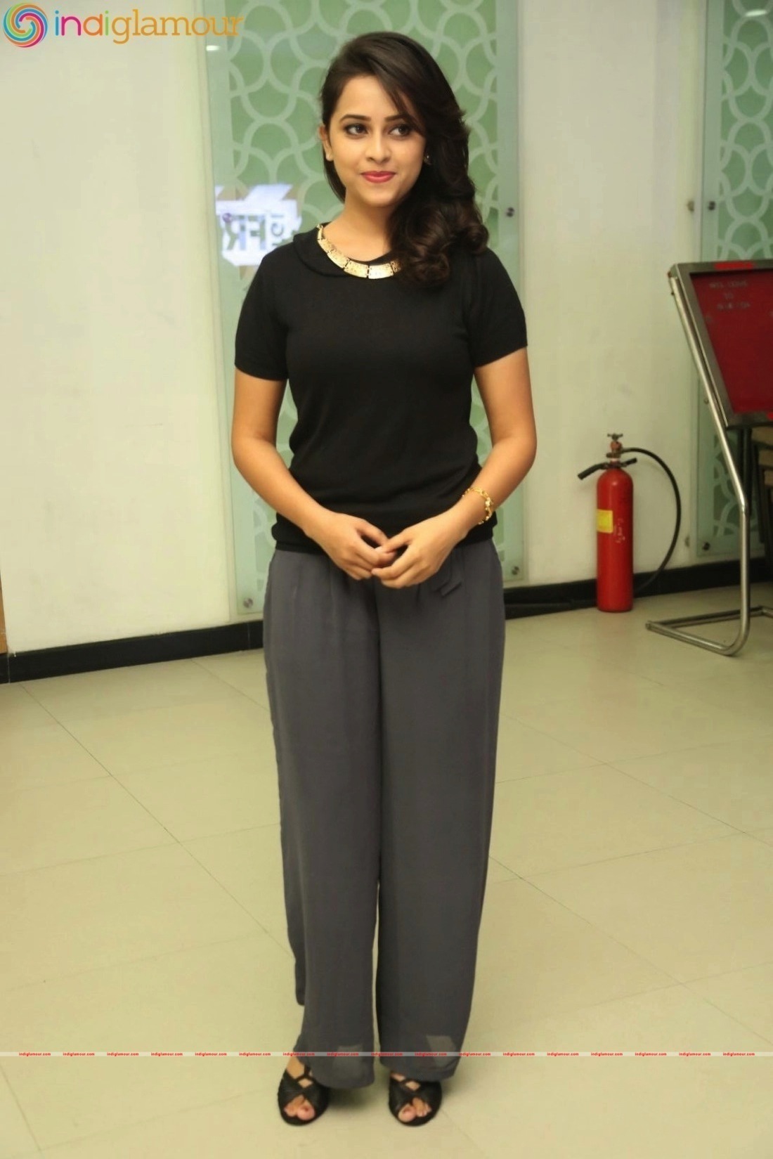 Sri Divya Actress hd photo