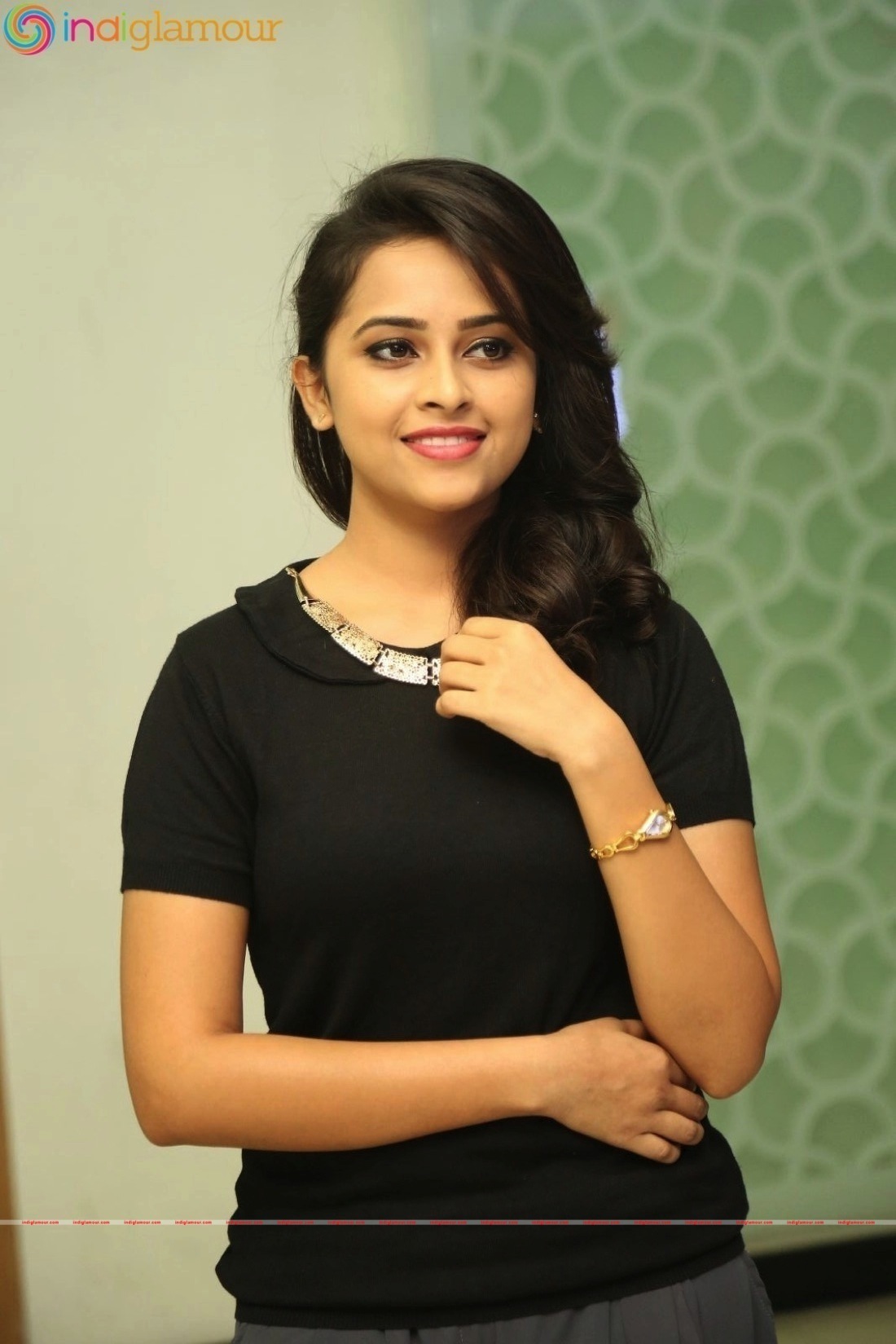 Sri Divya Actress hd photo