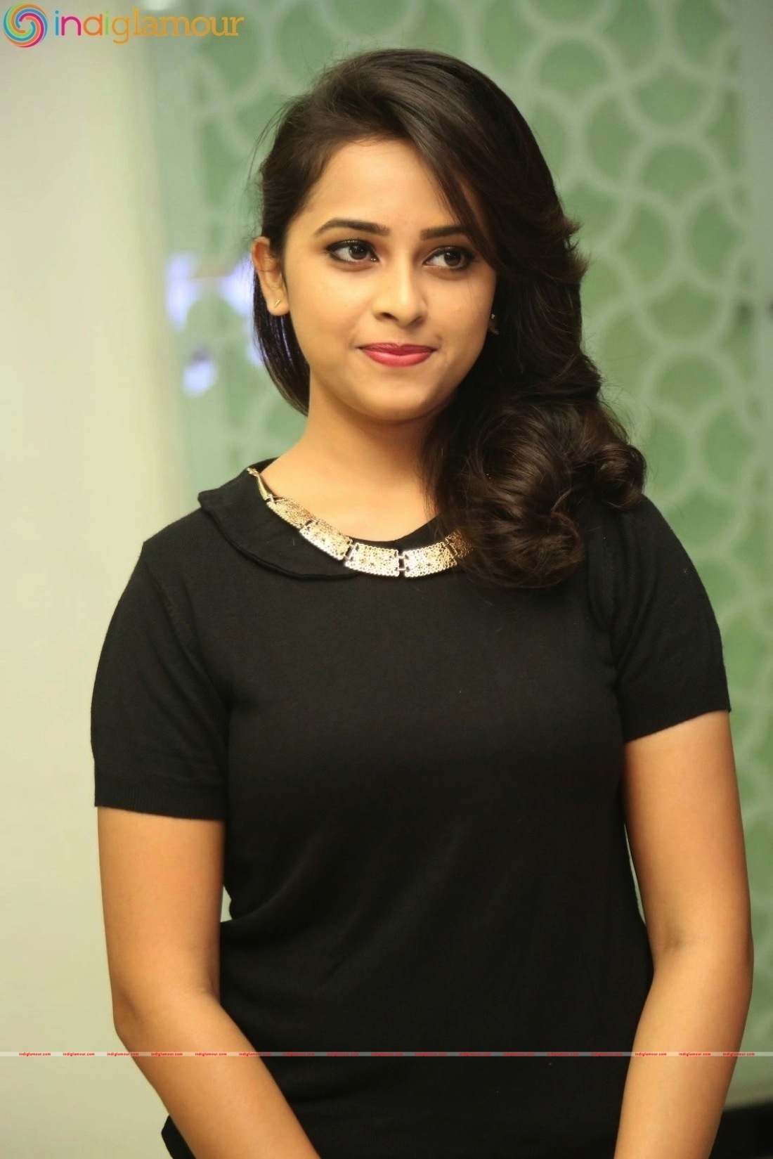 Sri Divya Actress hd photo