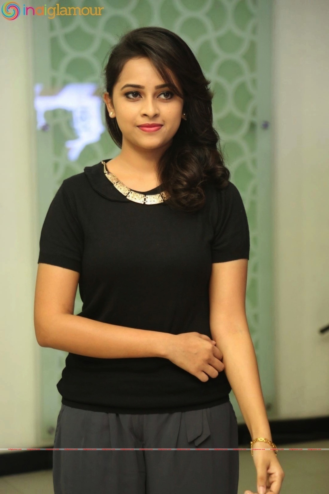 Sri Divya Actress hd photo