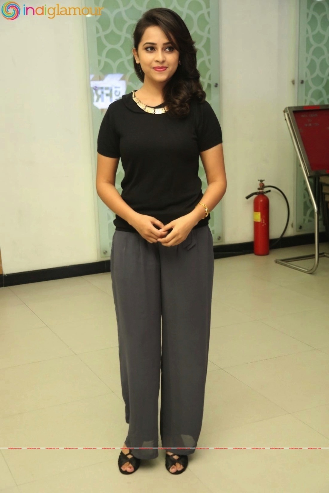 Sri Divya Actress hd photo