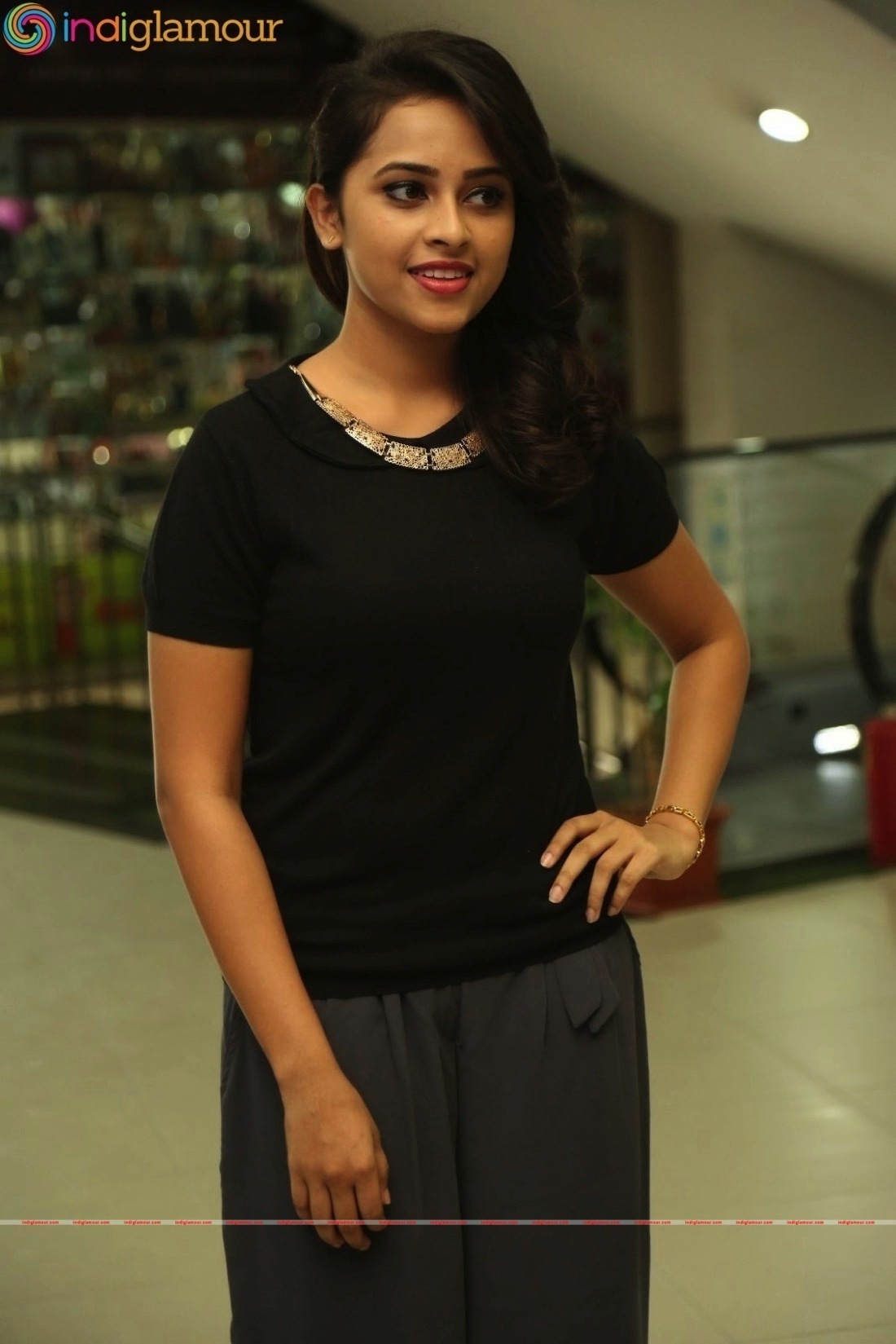 Sri Divya Actress hd photo