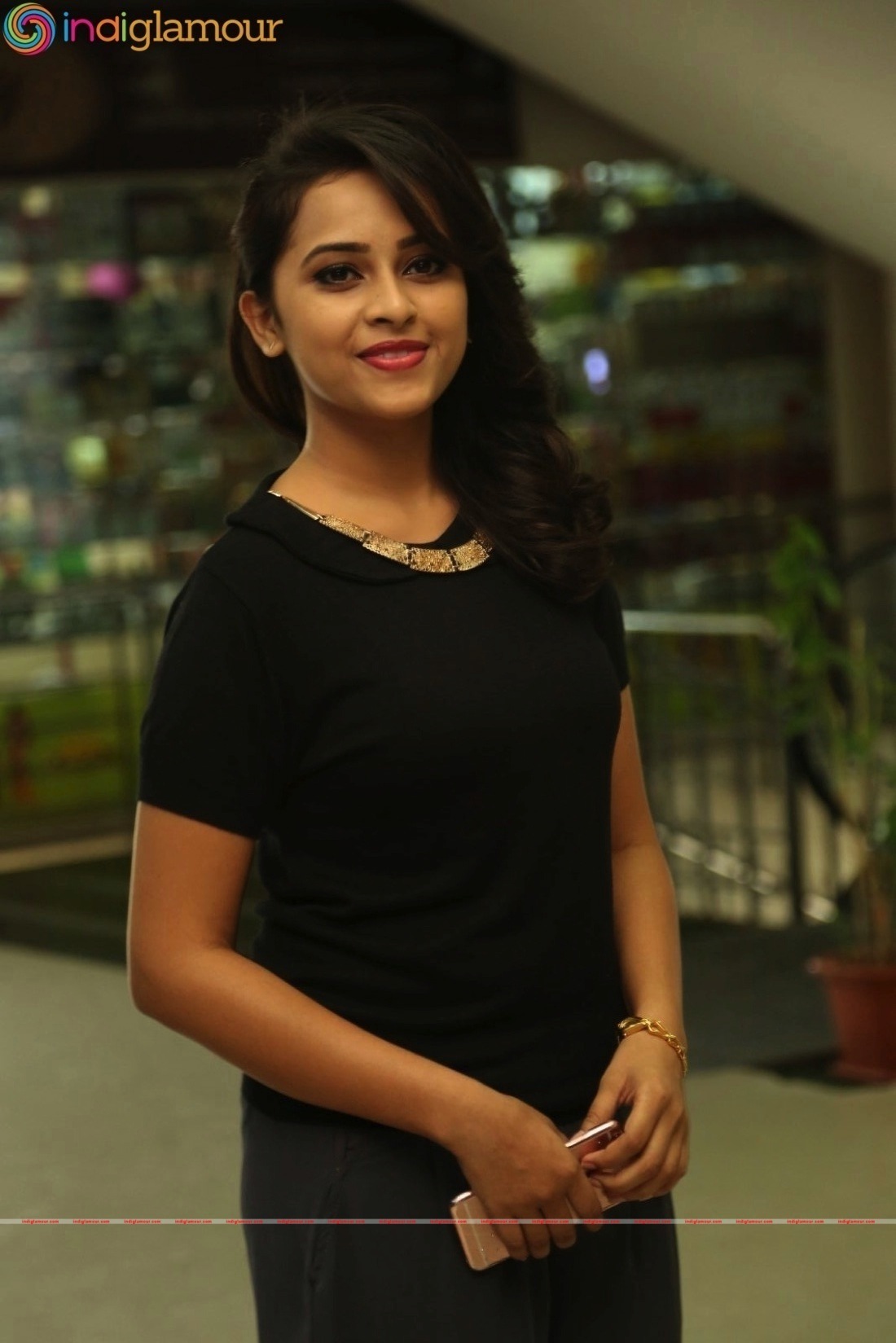 Sri Divya Actress hd photo
