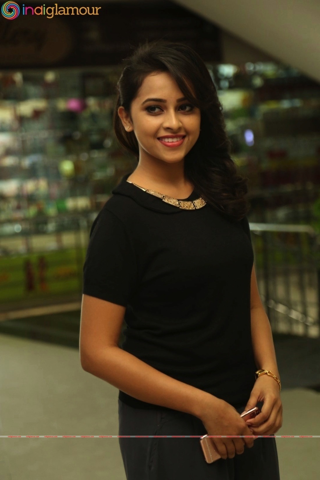 Sri Divya Actress hd photo