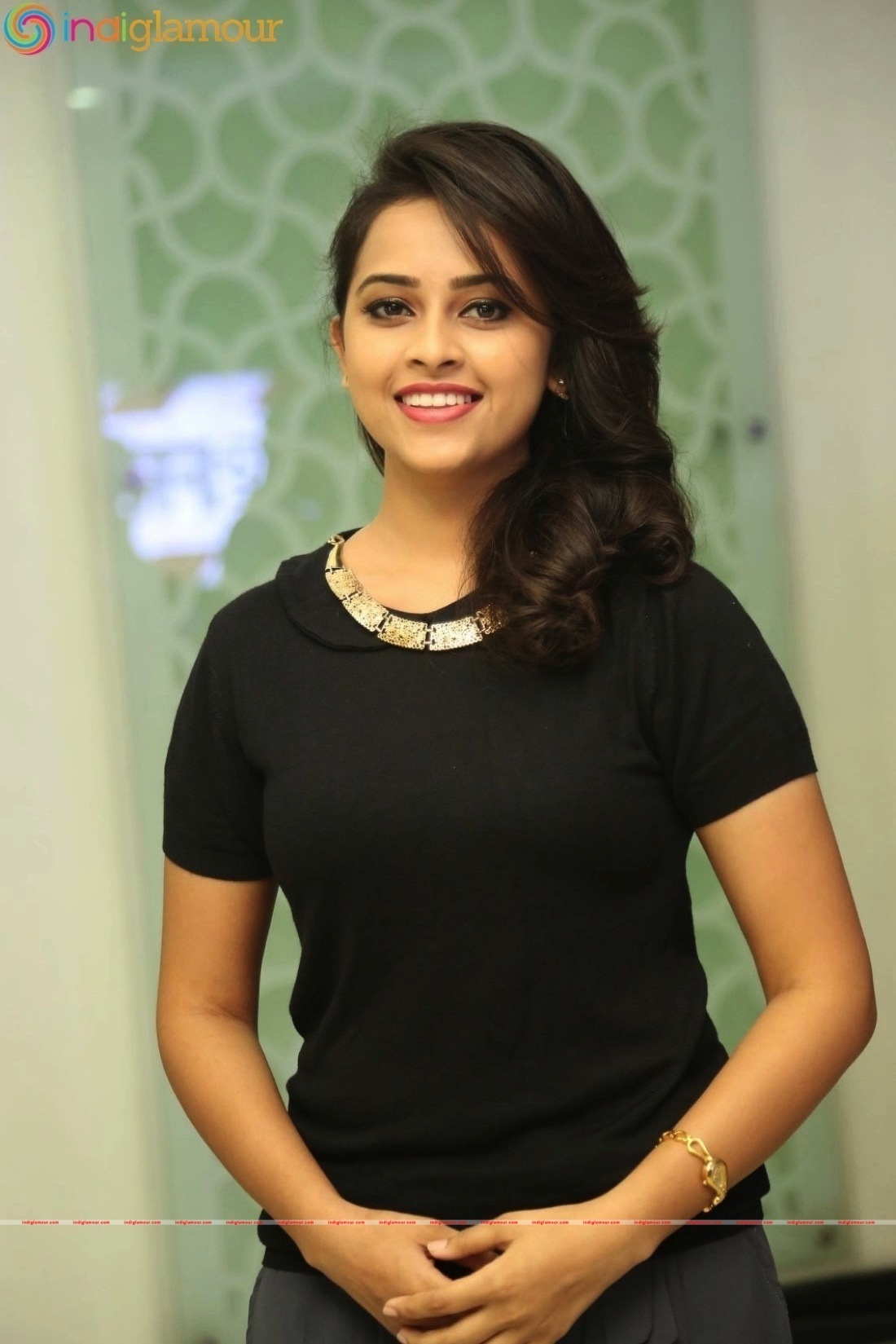 Sri Divya Actress hd photo