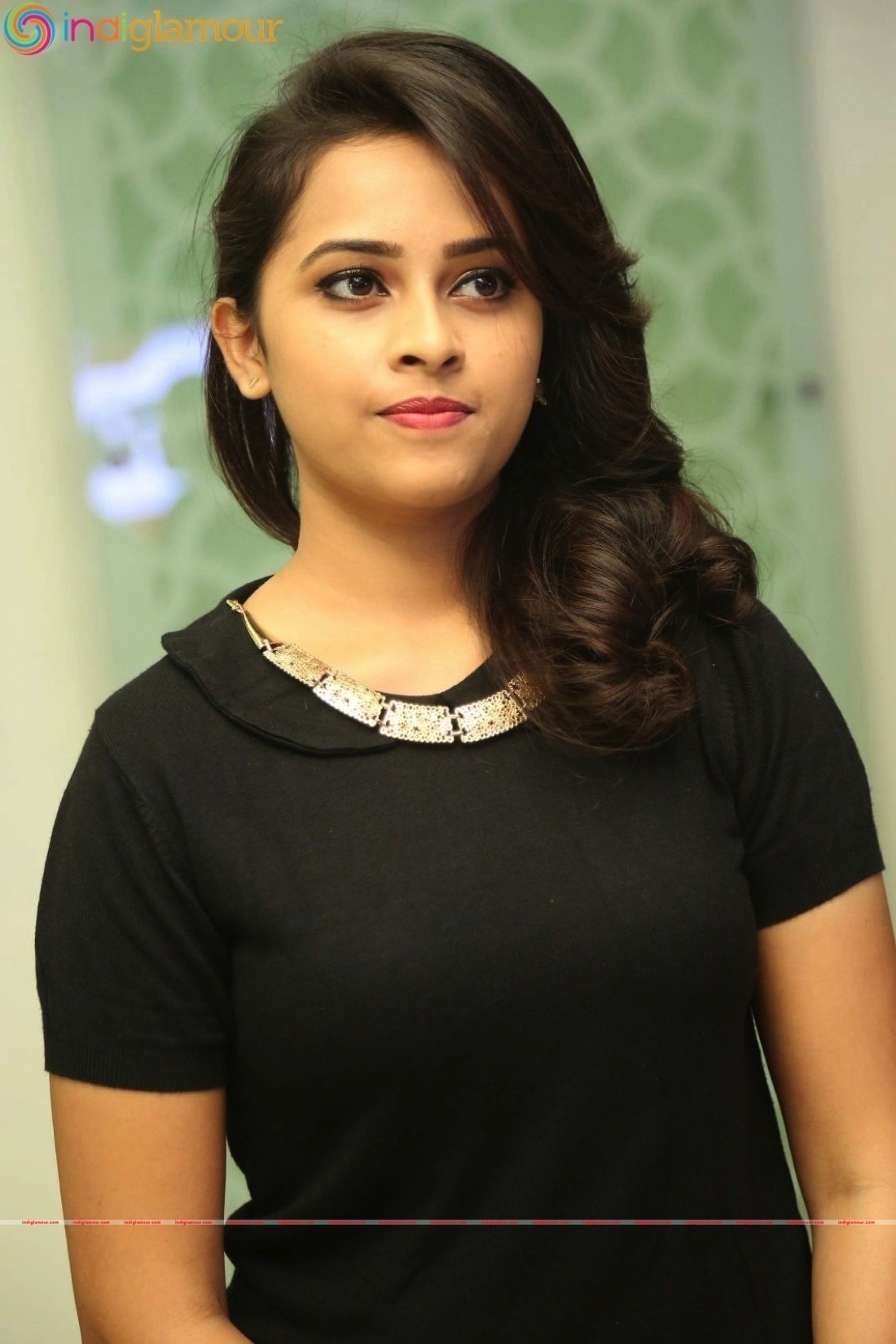Sri Divya Actress hd photo
