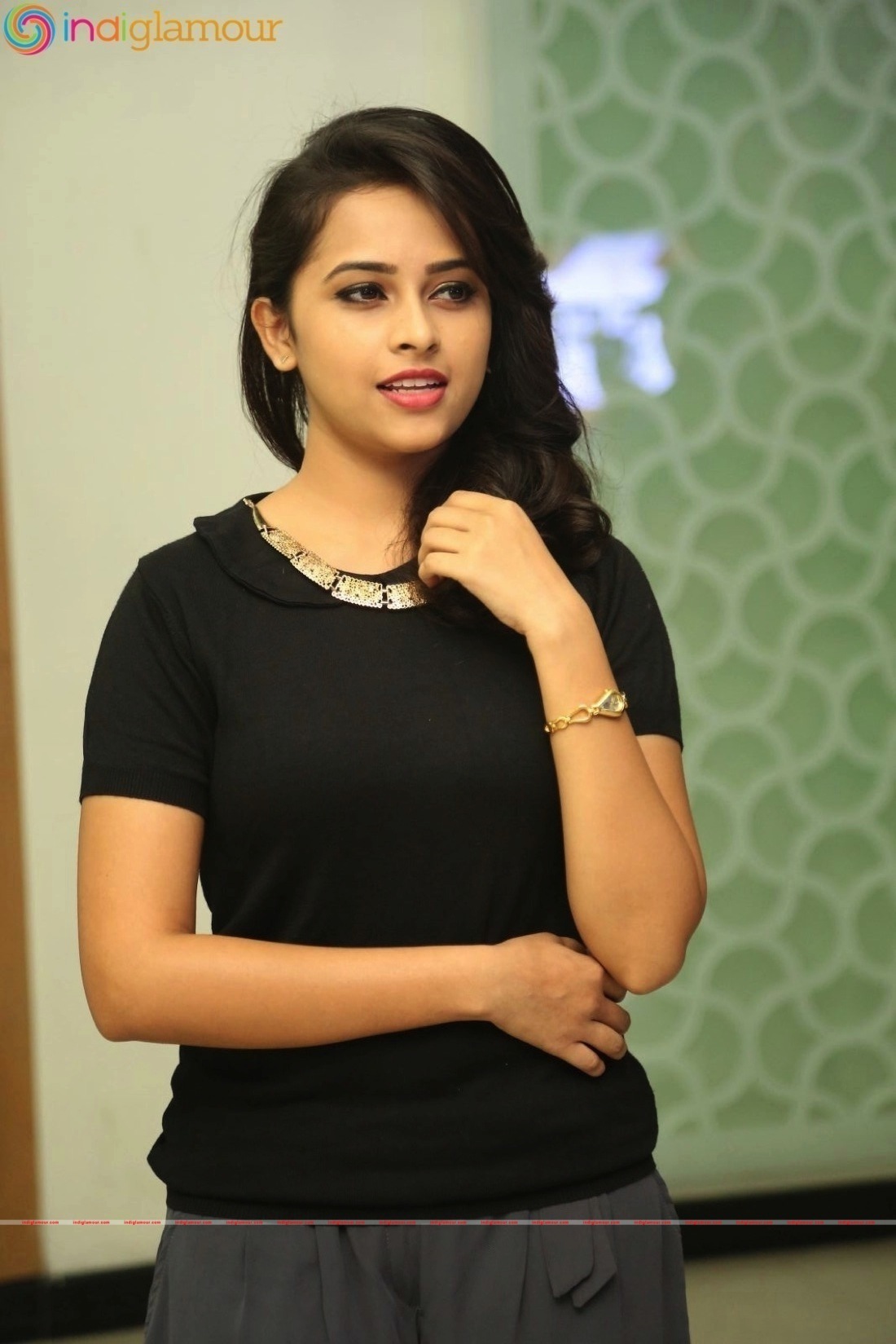 Sri Divya Actress hd photo