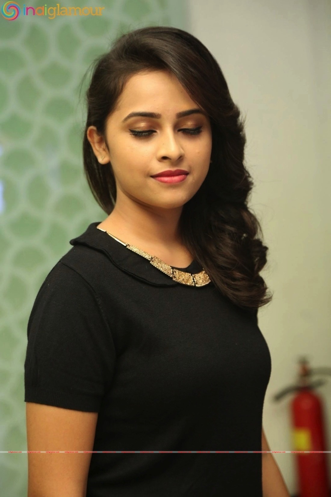 Sri Divya Actress hd photo