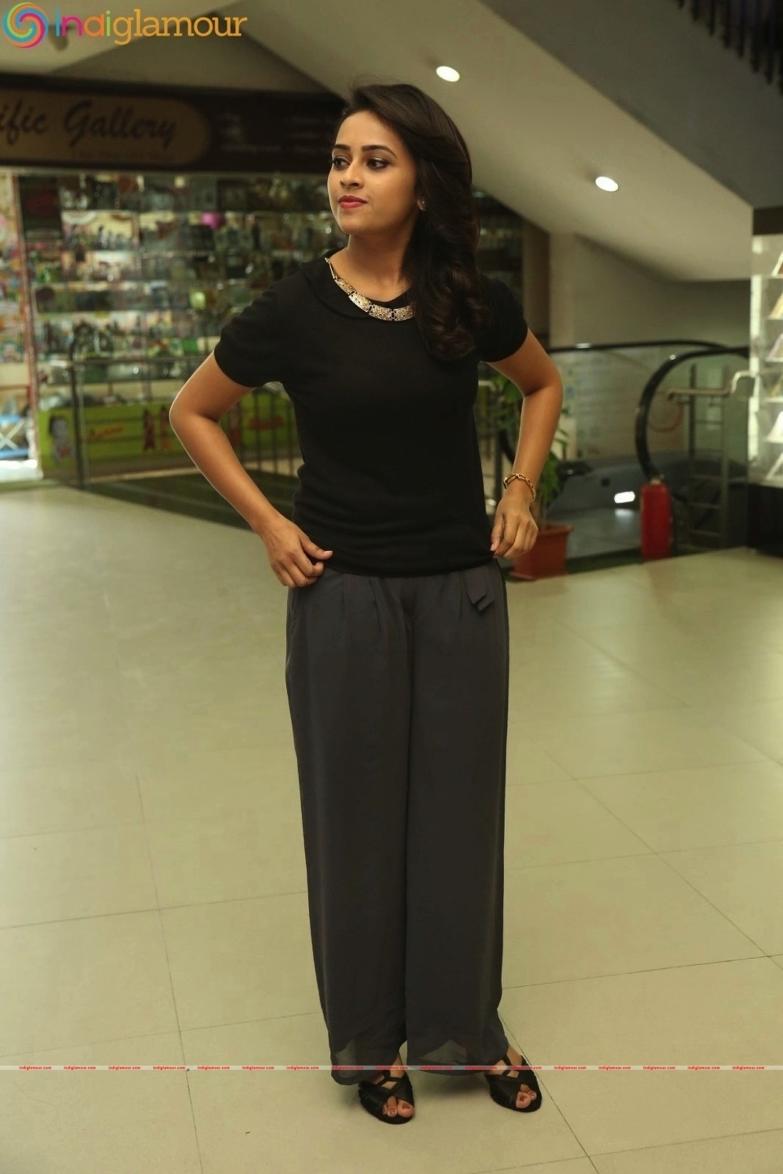 Sri Divya Actress hd photo