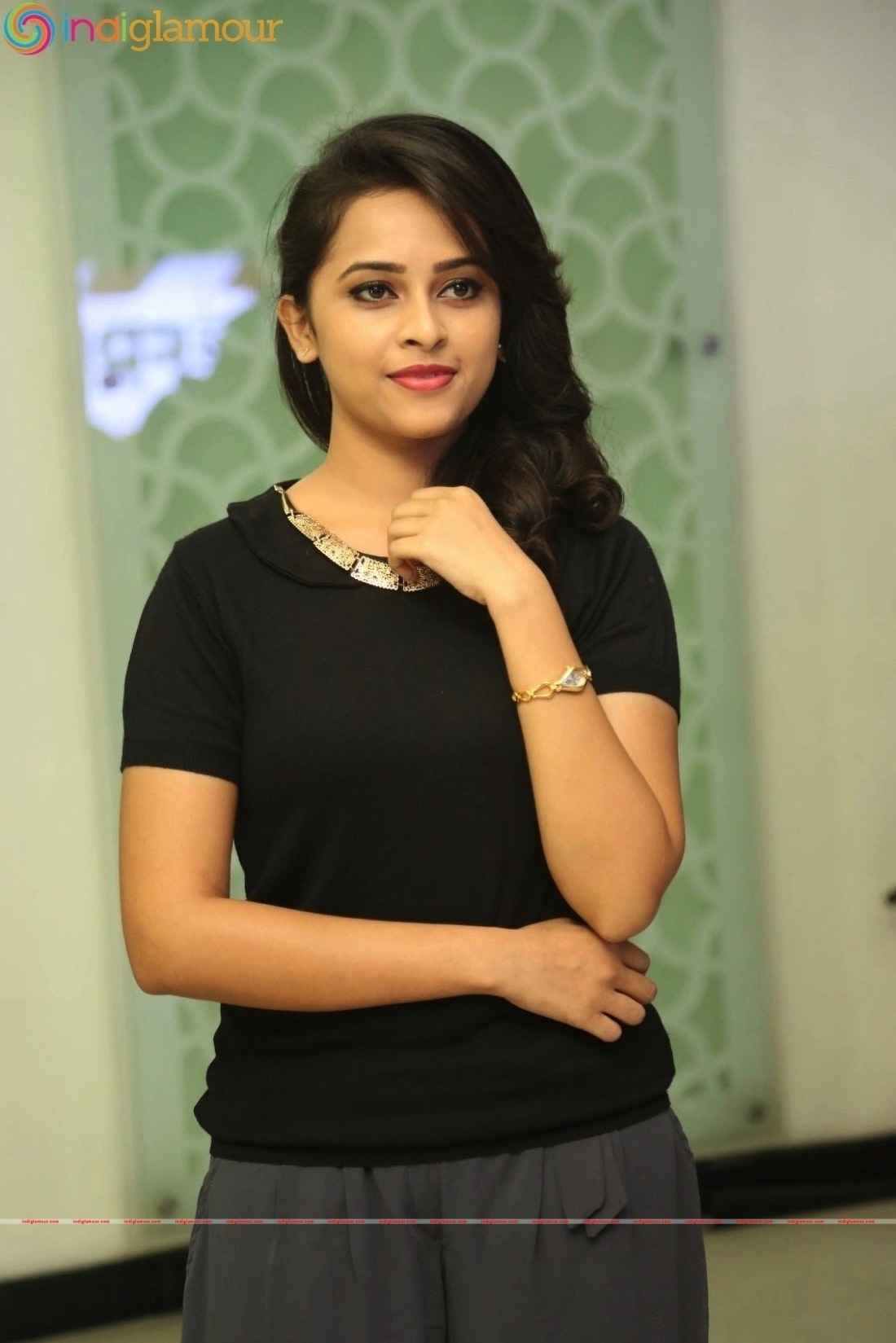 Sri Divya Actress hd photo