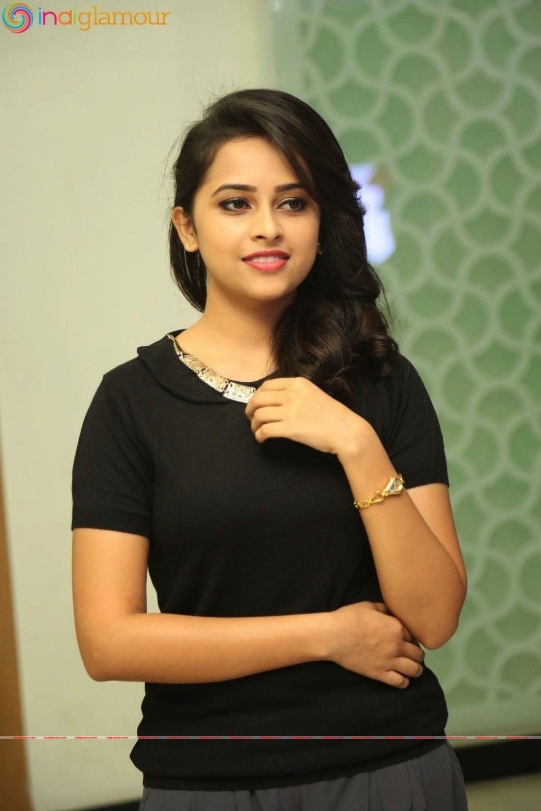 Sri Divya Actress hd photo