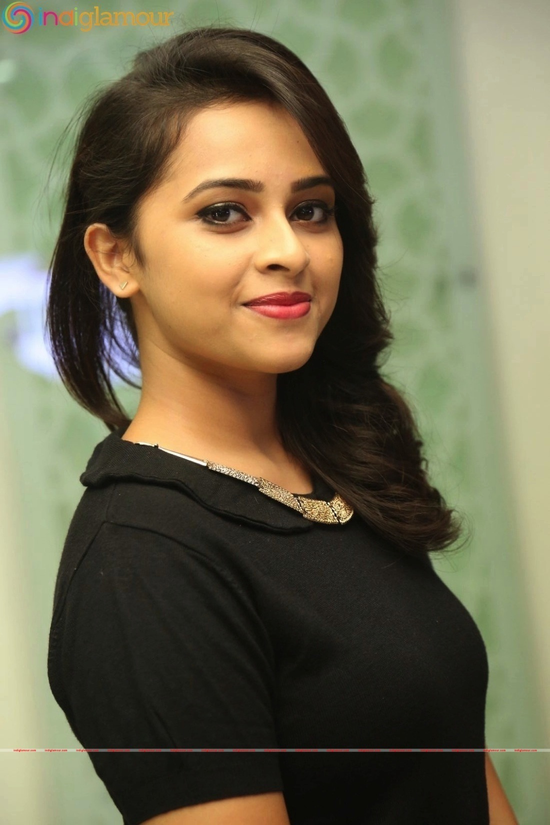 Sri Divya Actress hd photo