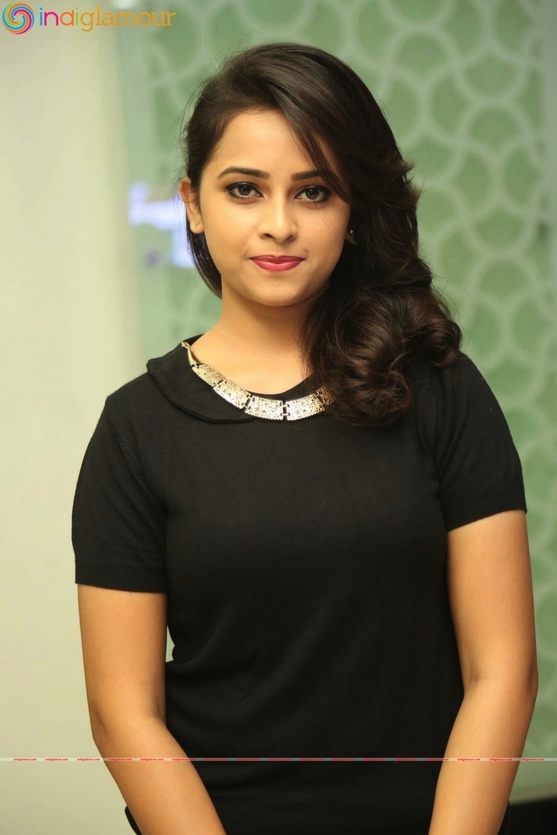 Sri Divya Actress hd photo