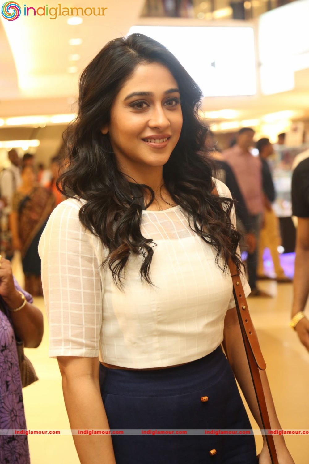 Regina Cassandra Actress hd photo