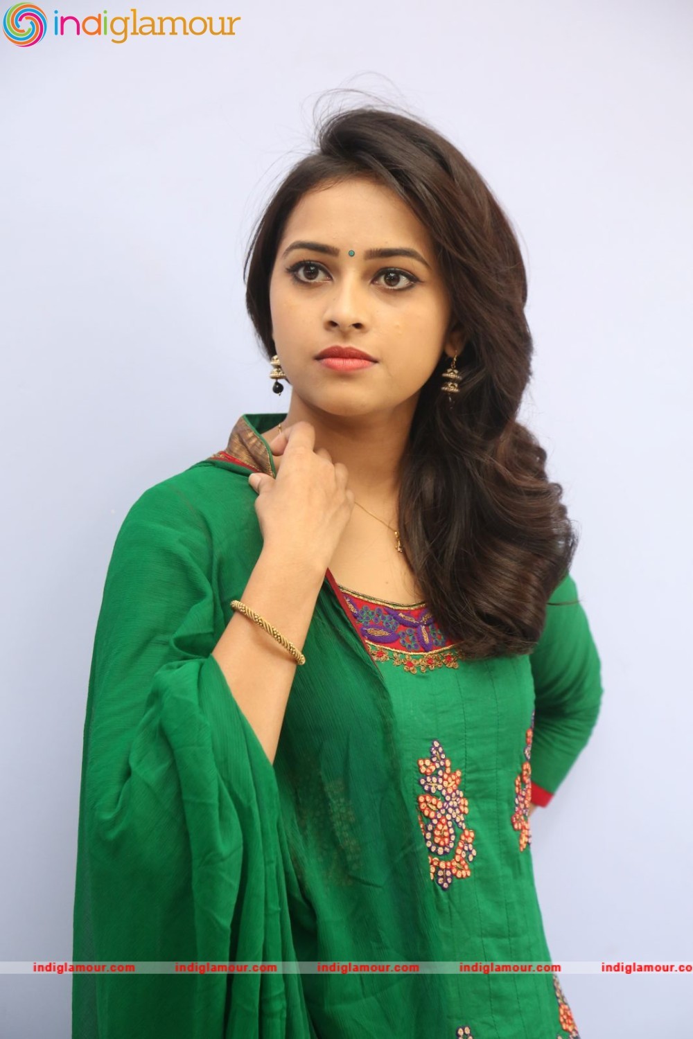 Sri Divya Actress hd photo