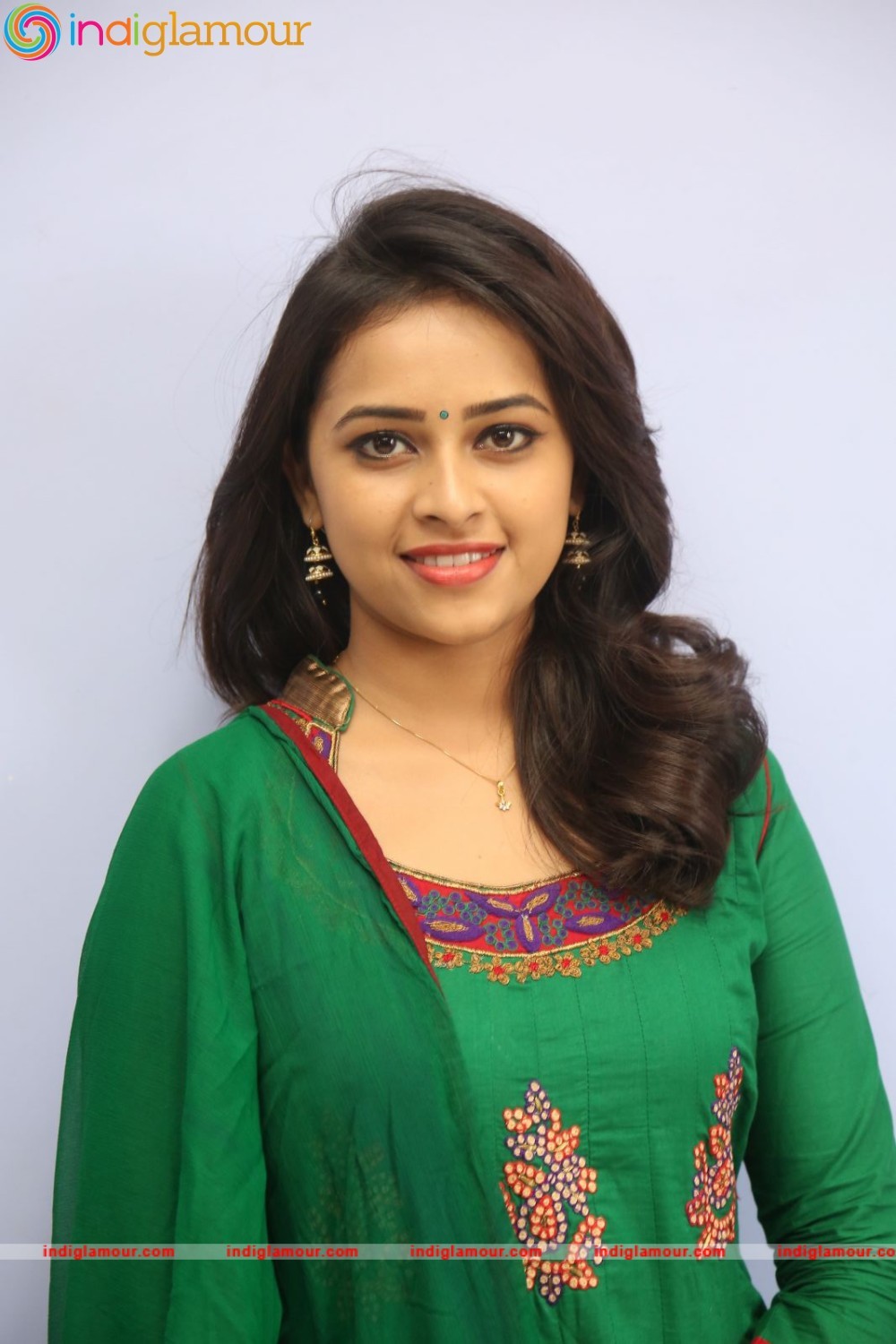 Sri Divya Actress hd photo