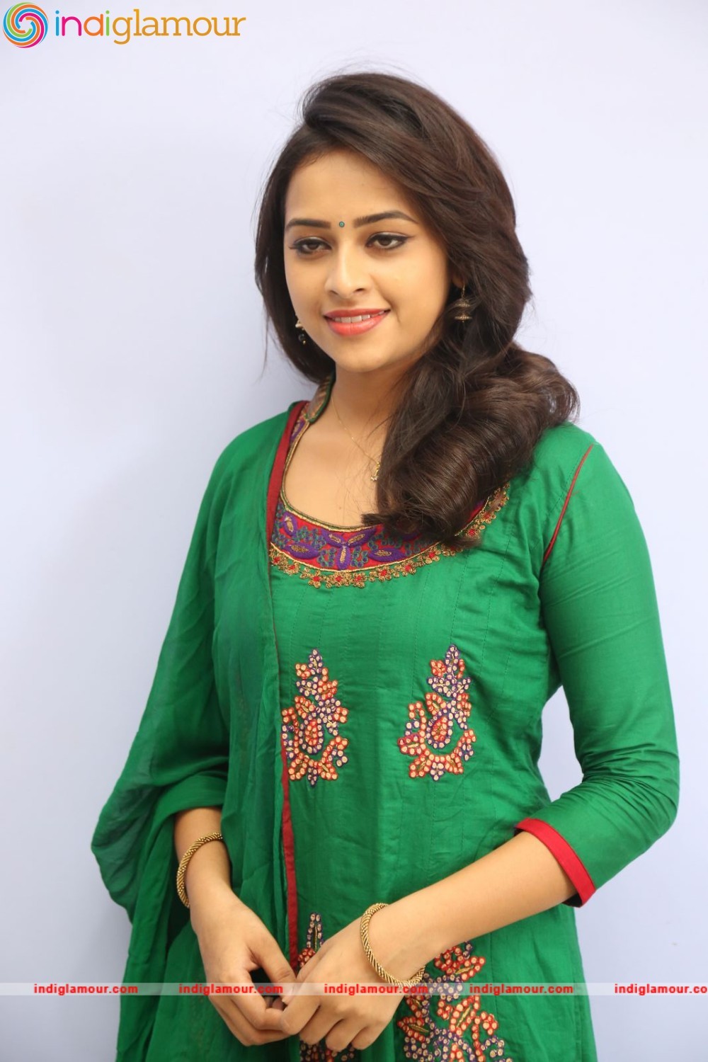 Sri Divya Actress hd photo