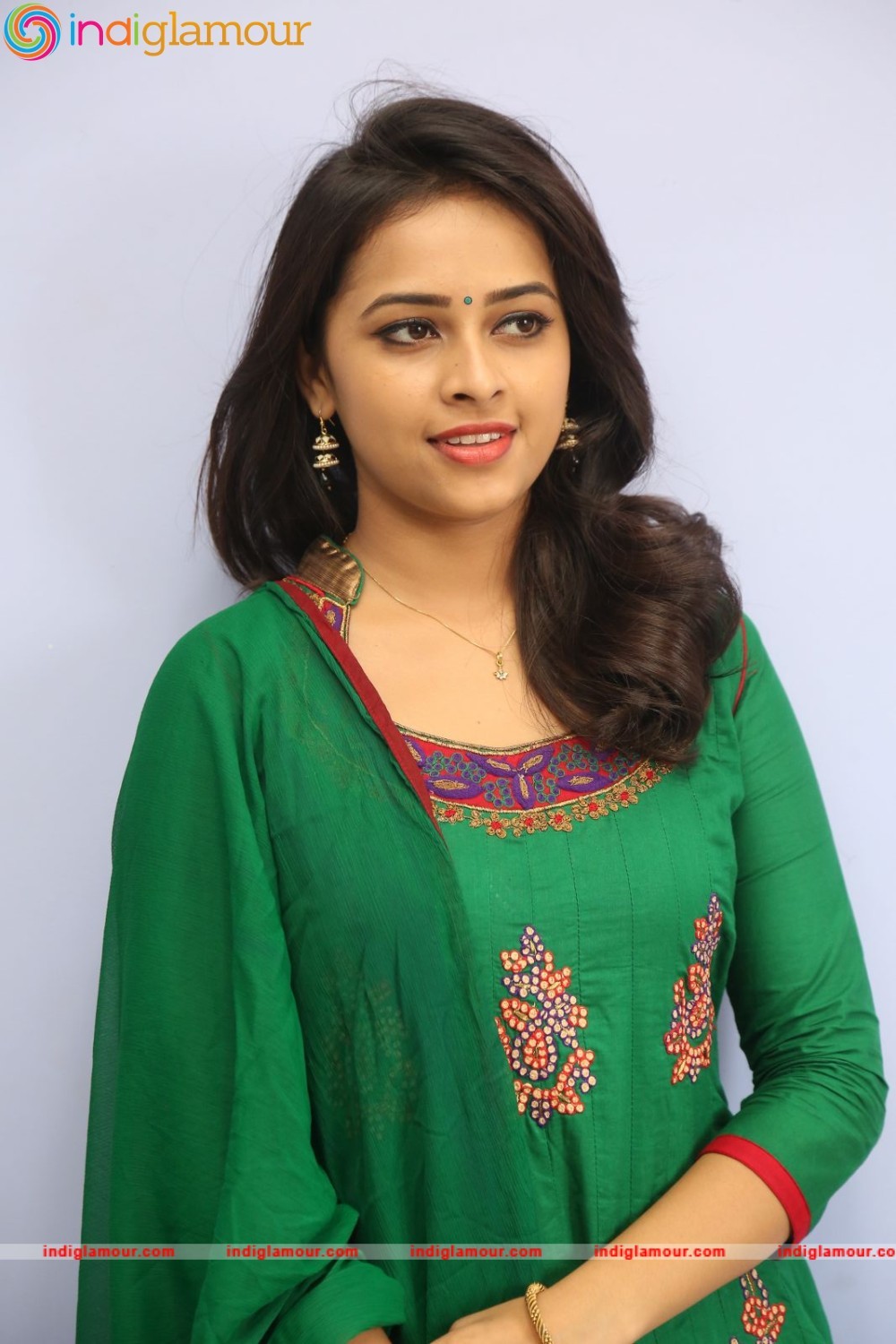 Sri Divya Actress hd photo