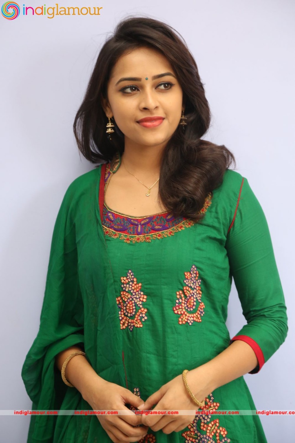 Sri Divya Actress hd photo