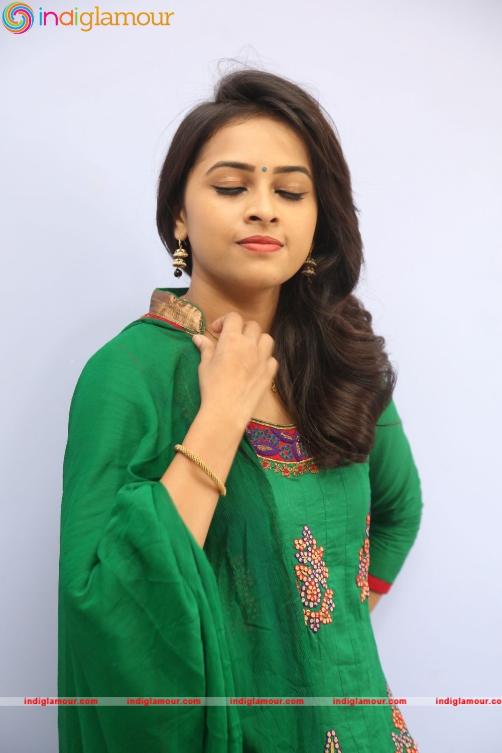 Sri Divya Actress hd photo