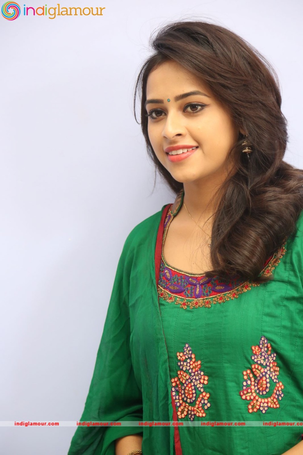 Sri Divya Actress hd photo