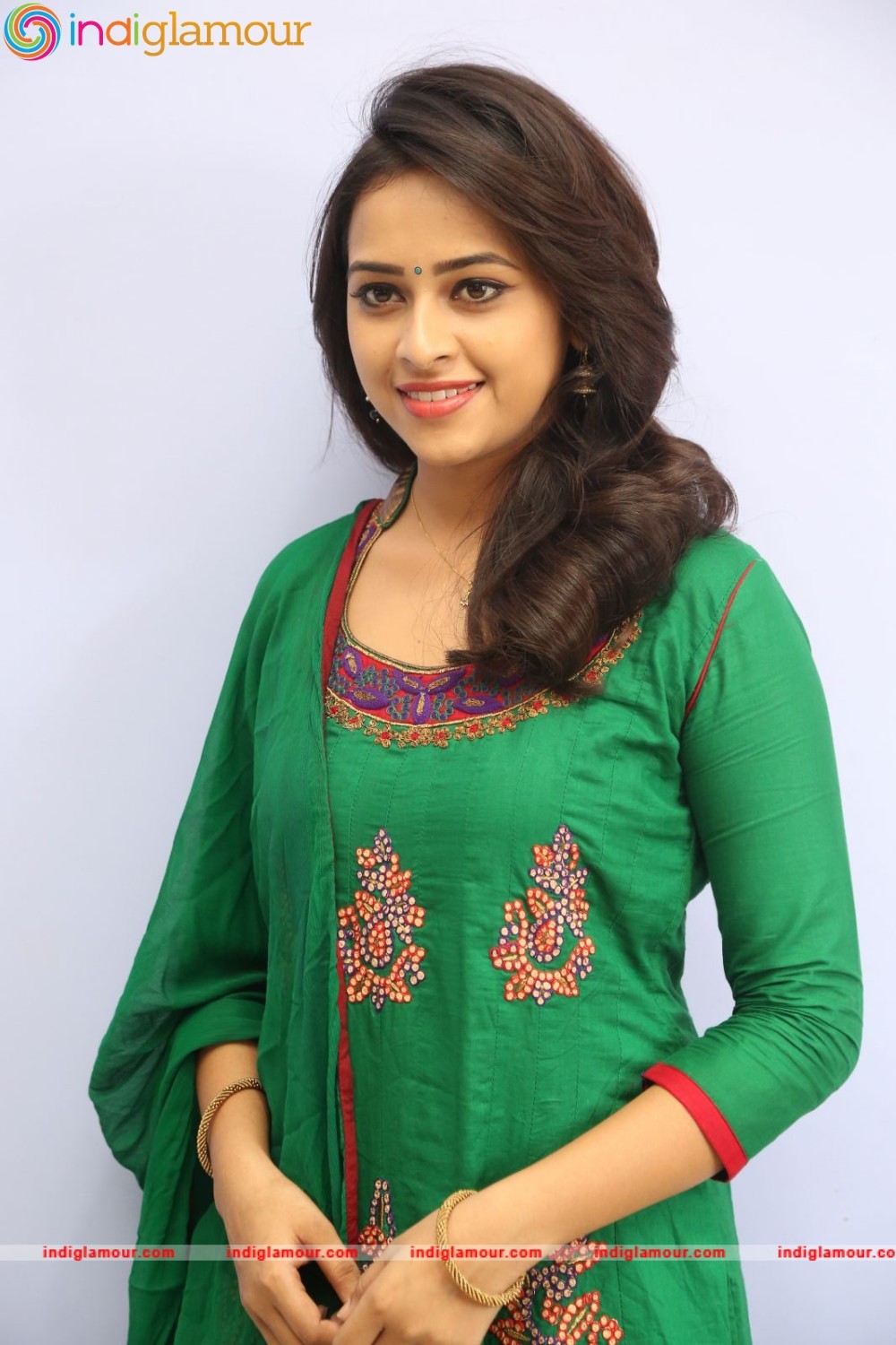 Sri Divya Actress hd photo