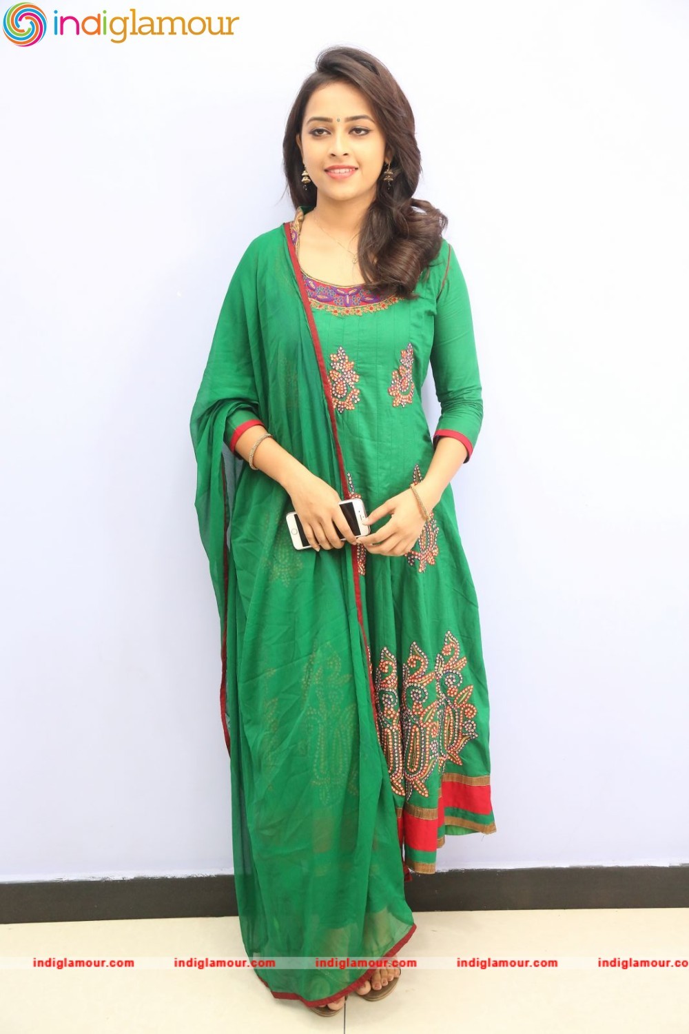 Sri Divya Actress hd photo